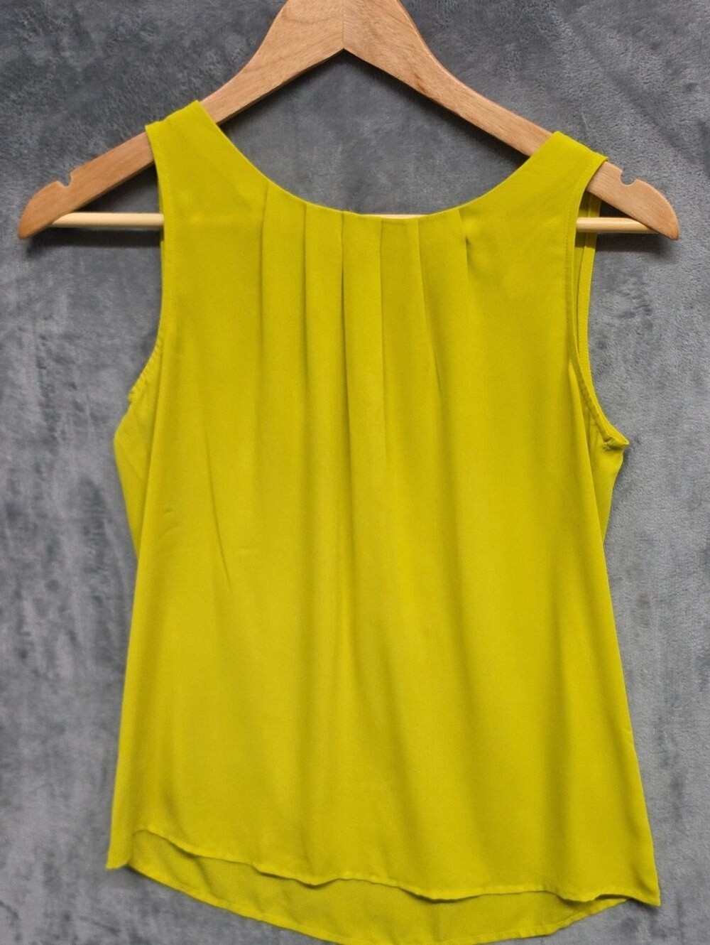 LOFT Pleated Sleeveless Shell Top - Yellow-Green
